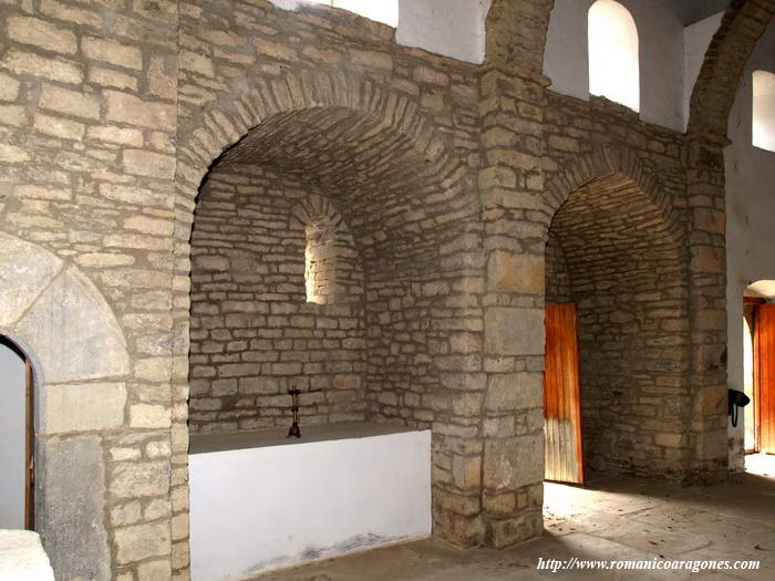 INTERIOR DEL MURO SUR CON SUS CAPILLAS AÑADIDAS